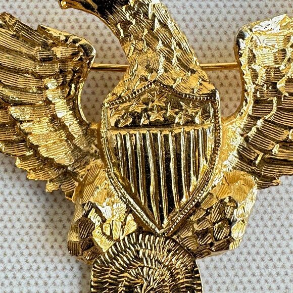CAMCO Gold Tone Eagle Brooch - Picture 2 of 8